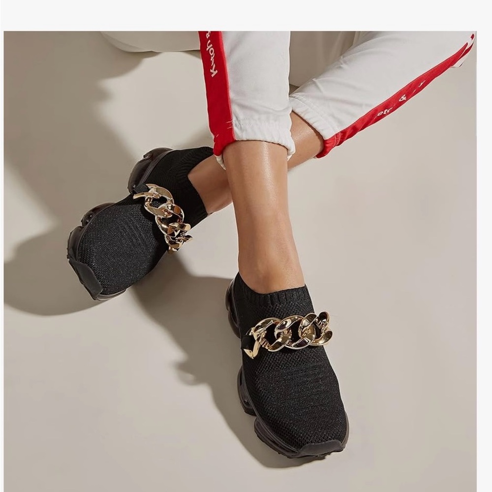 Chic sneakers! - Picture 3 of 9